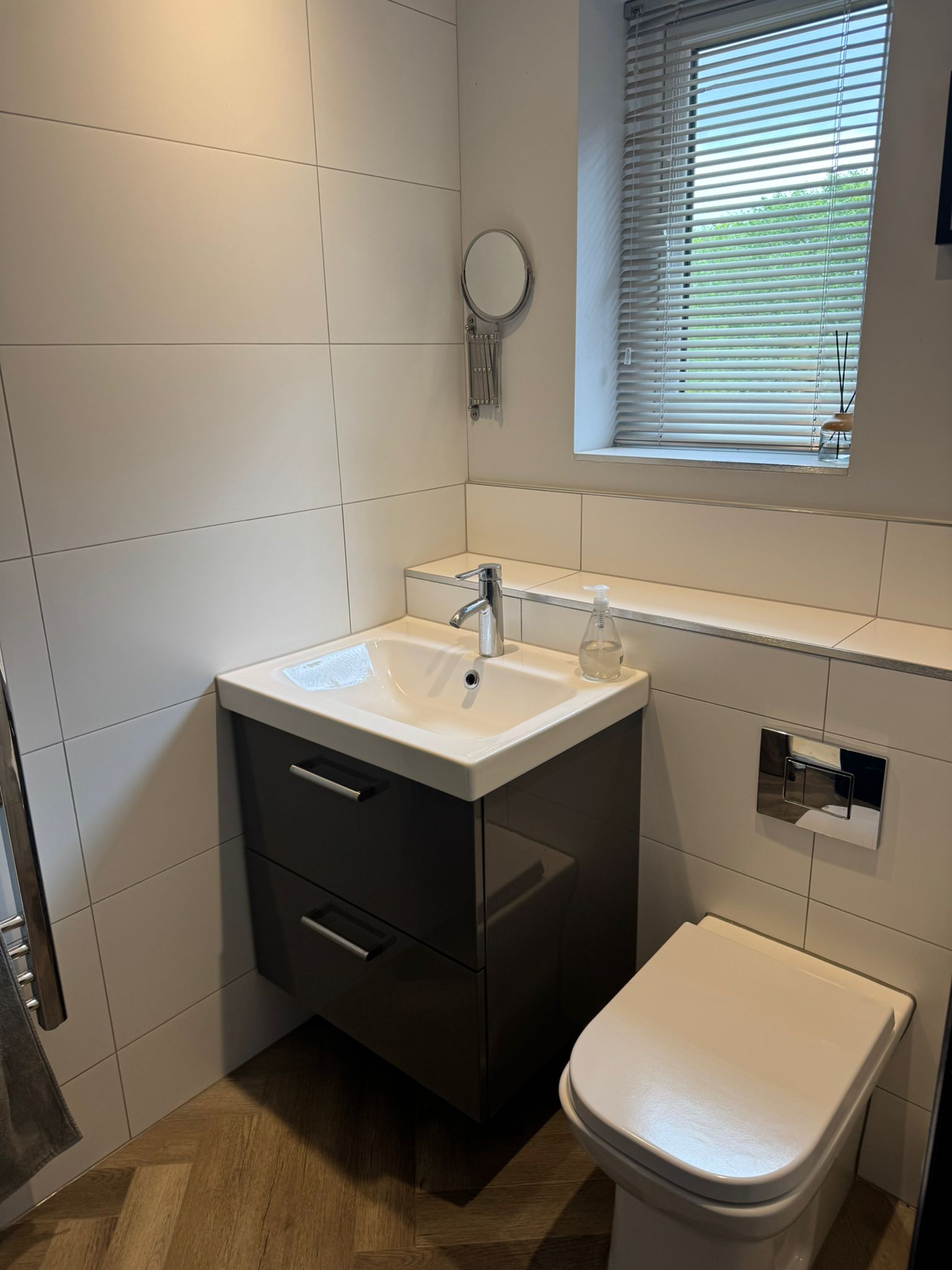 Bathroom cleaned to sparkle finish